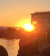 倉庫横日の出